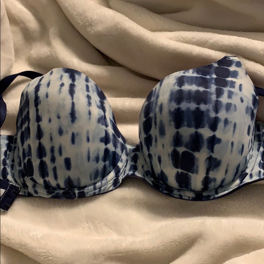 Pink Victoria’s Secret bra size 34DD